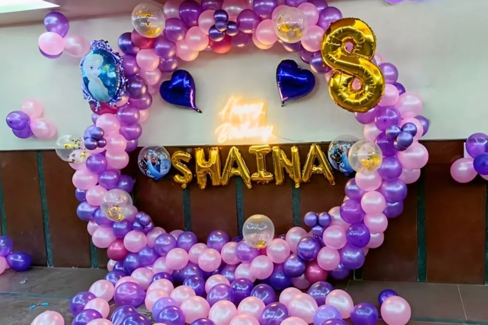 Ring Decor On Wall With Cartoon